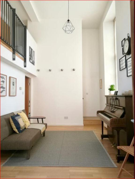 Central Mezzanine Apartment In Historic School Единбург Екстер'єр фото